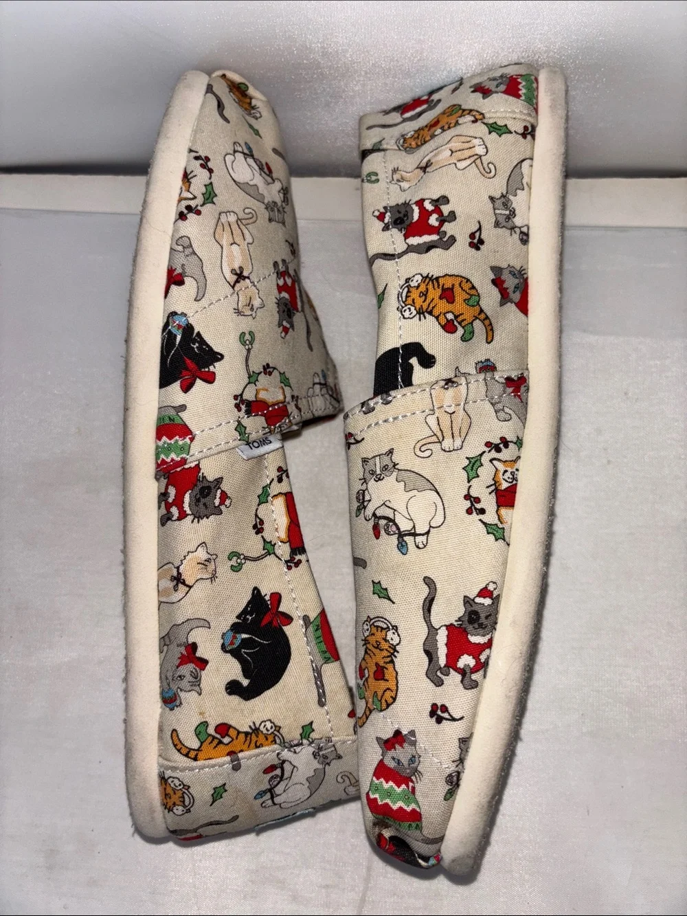 TOMS Belmont Slip-on Loafers Christmas Holiday Cats